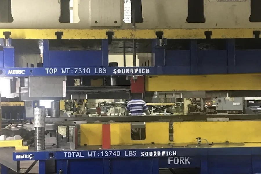 Soundwich stamping – progressive die press Soundwich stamping – progressive die press